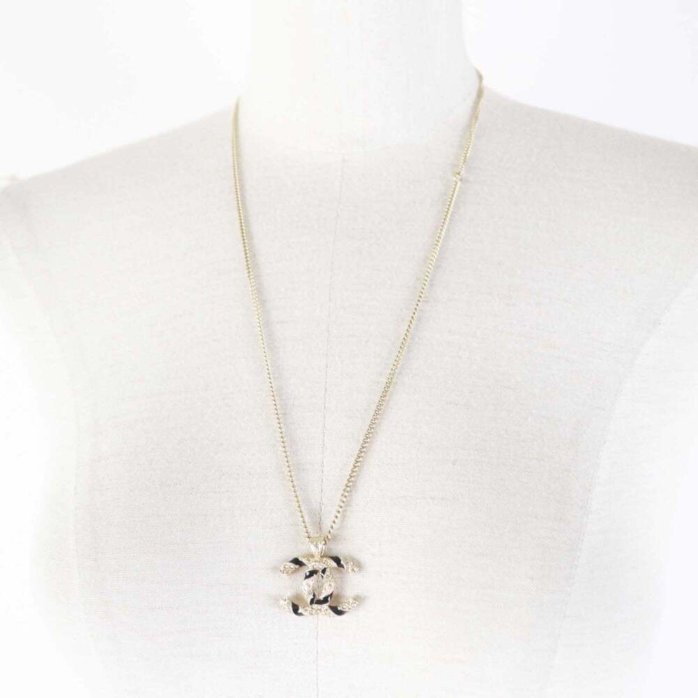 CHANEL Black Pearl Logo Necklace - Picture 4 of 7